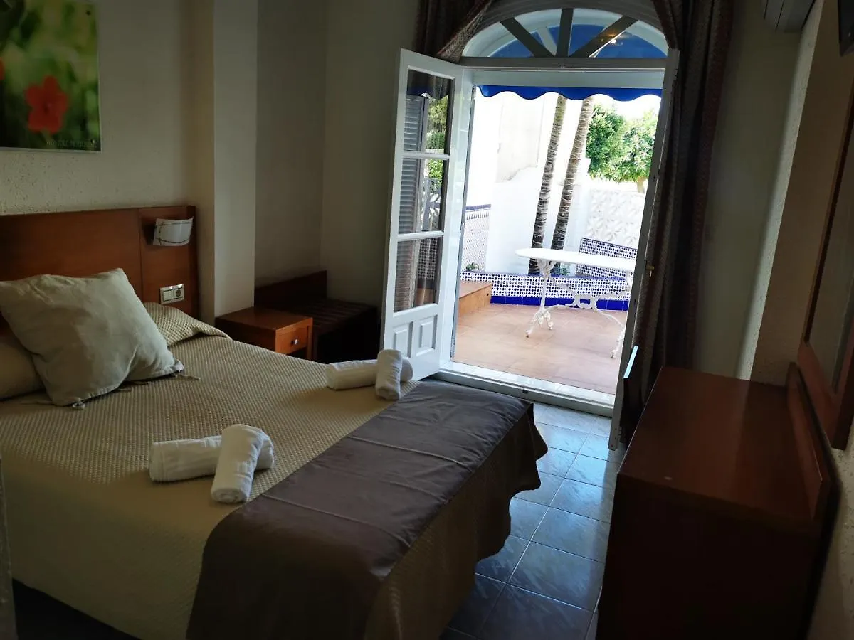 Bed & Breakfast Hostal Marazul Nerja