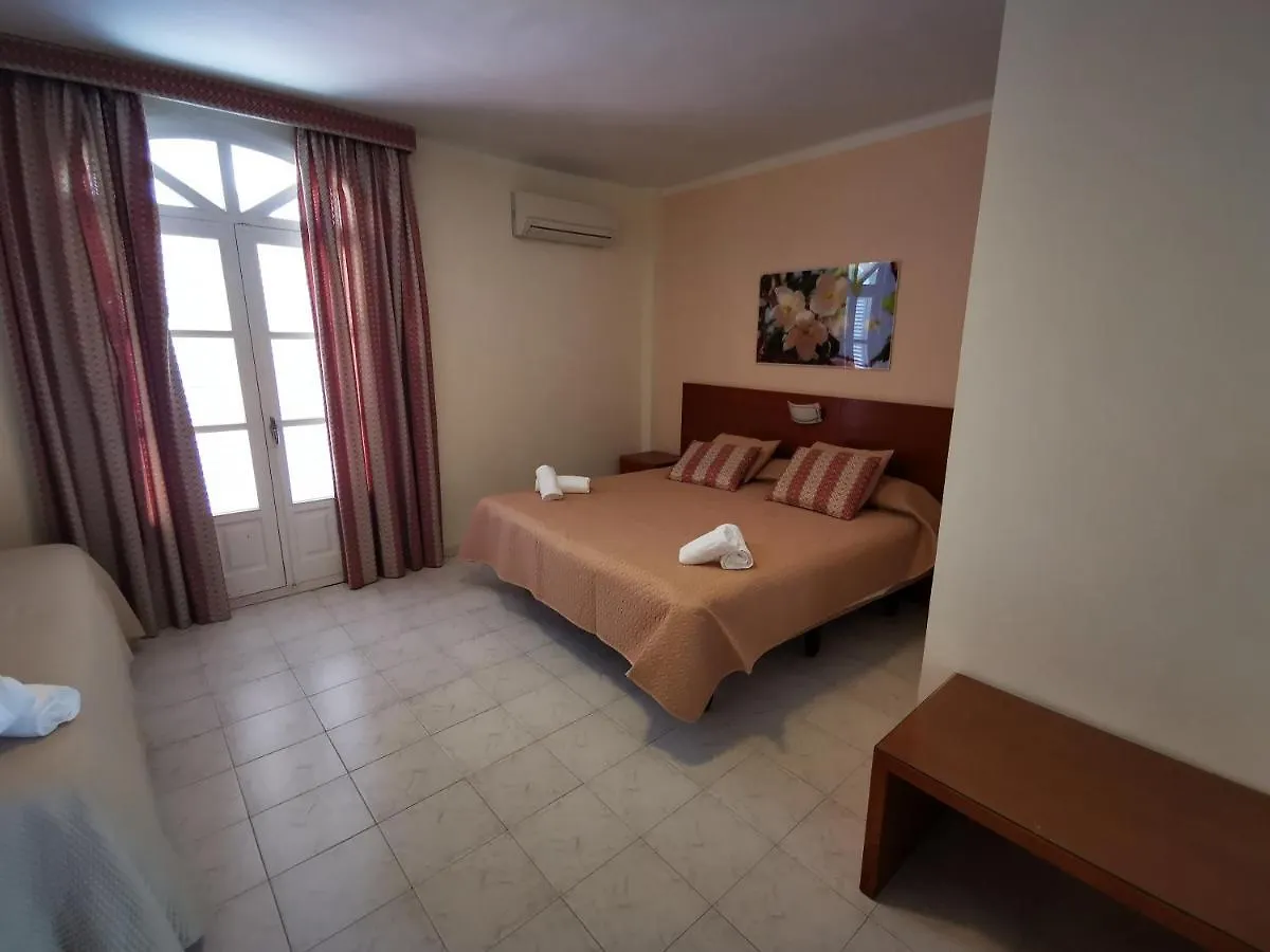 Bed & Breakfast Hostal Marazul Nerja